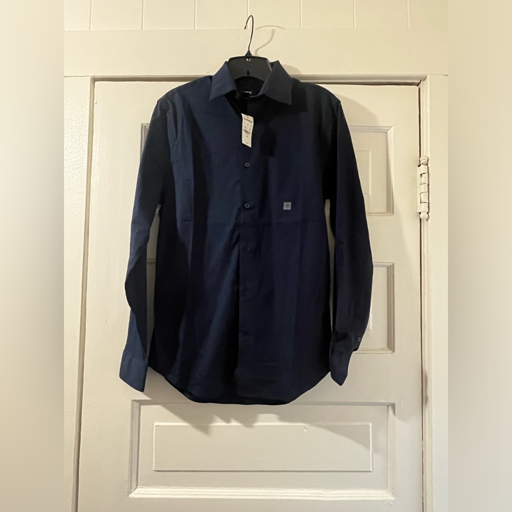 NWT Express Men’s Extra Slim Stretch Modern Tech 1MX Dress Shirt
Navy Blue
Sz XS